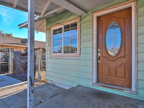 4th image of 215 Parmer Ave
