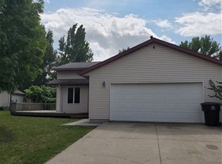5032 W Elm Ct, Grand Forks, ND 58203