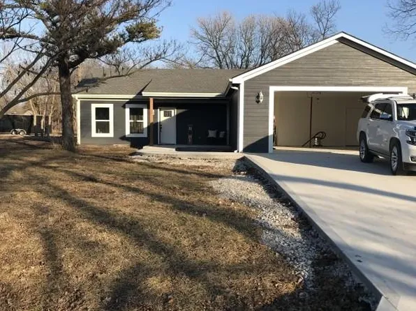413 S 1st St, Lacygne, KS 66040