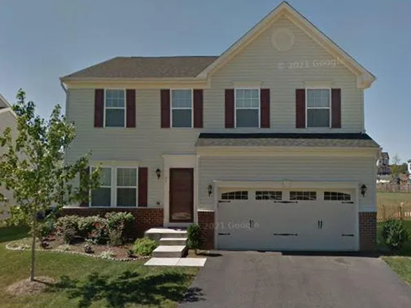 37 Town Center Dr, Lovettsville, VA 20180