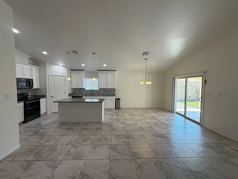 12625 E 48th Dr — Photo 7