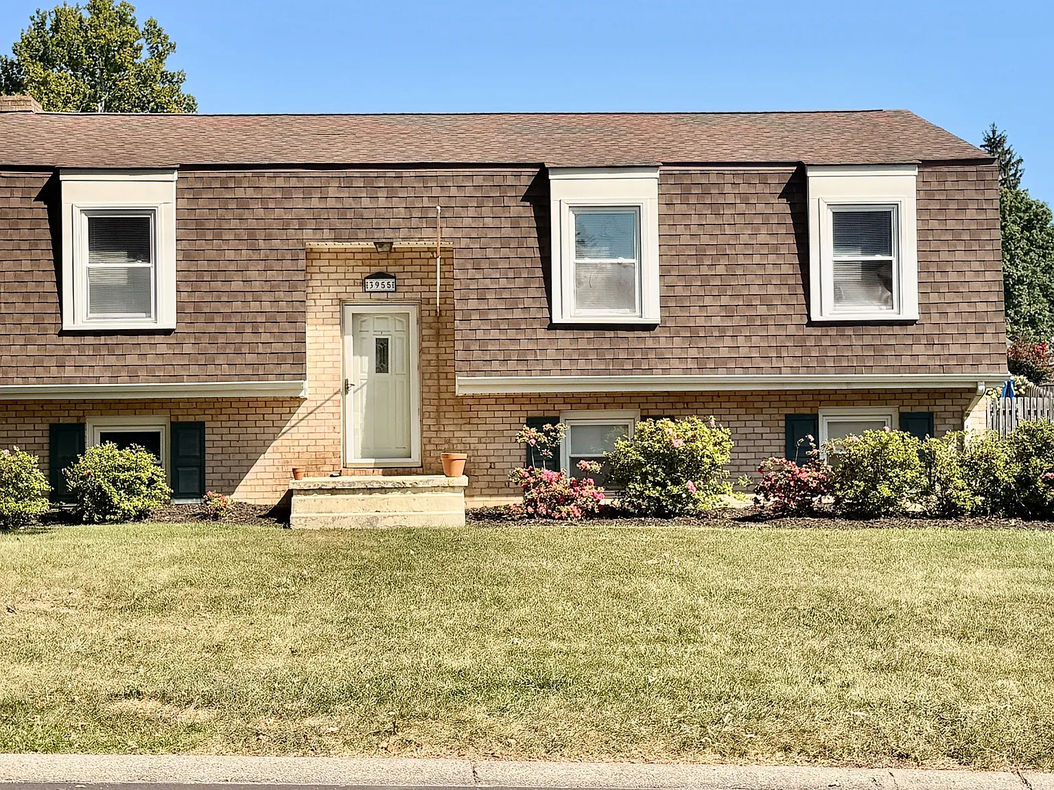 4 bed, 1695 sqft, $2,100 — Photo 3