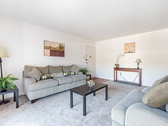 4th image of 7515 Foxhall Ln #4821
