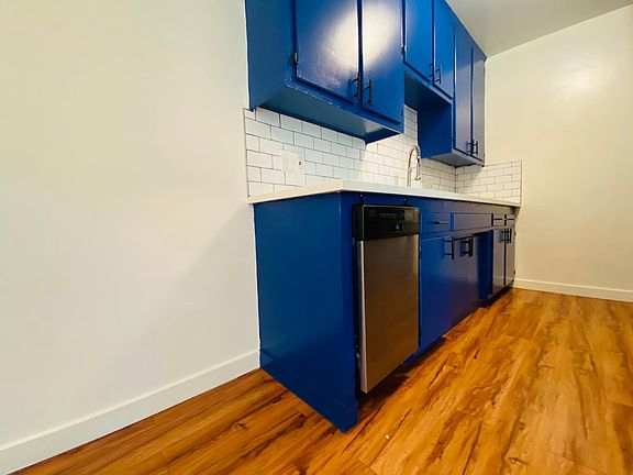 3rd image of 6110 Cahuenga Blvd APT 3