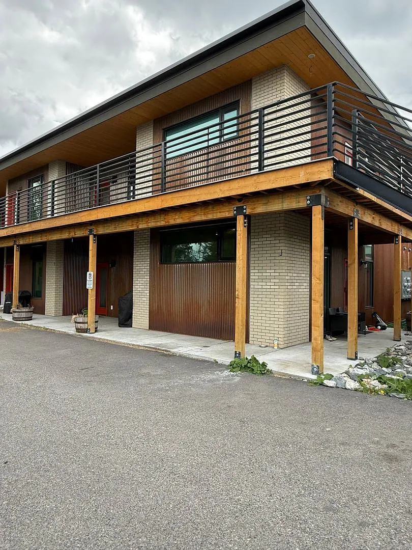 601 Robin Lane — Photo 1