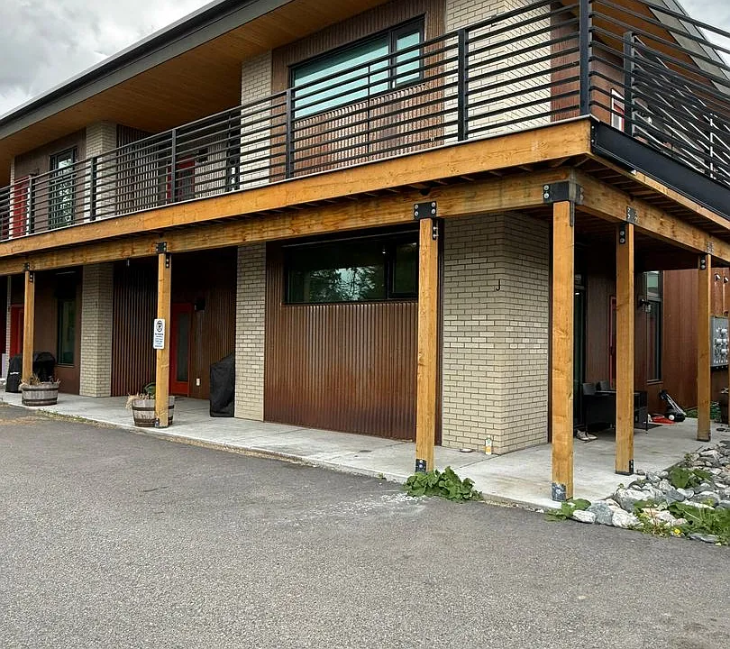 601 Robin Ln