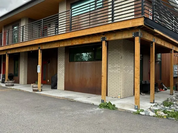 601 Robin Lane