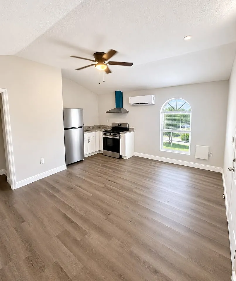 Studio, 350 sqft, $950 — Photo 4