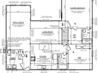 32 Bobolink Ln, Levittown, NY 11756