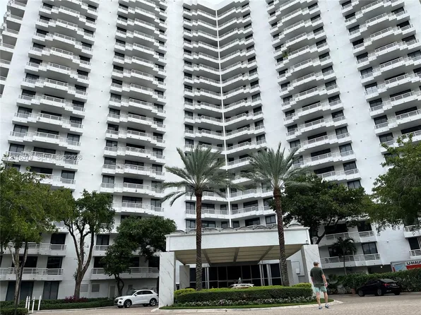 3300 NE 192nd St APT 206, Aventura, FL 33180