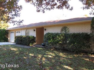 1209 Cozby St E, Benbrook, TX 76126