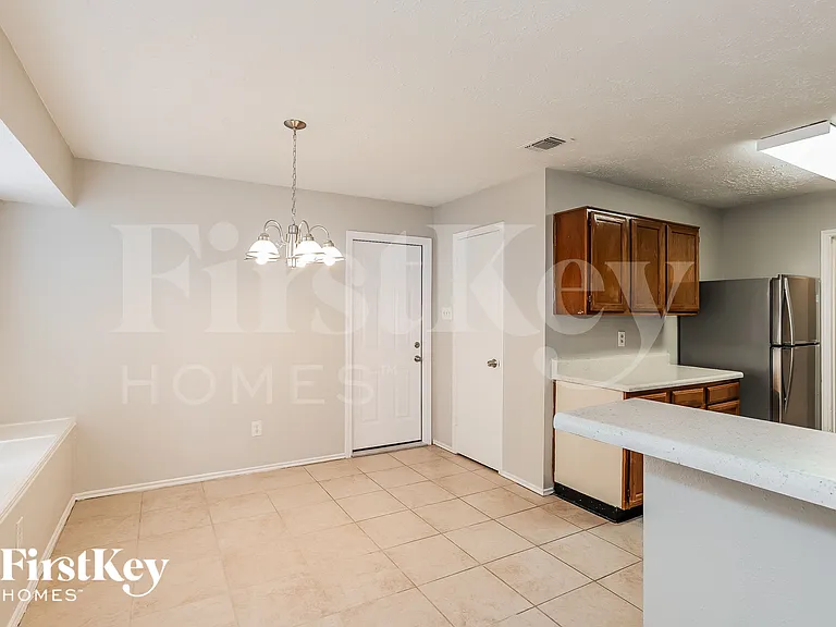 2606 Olster Dr — Photo 4