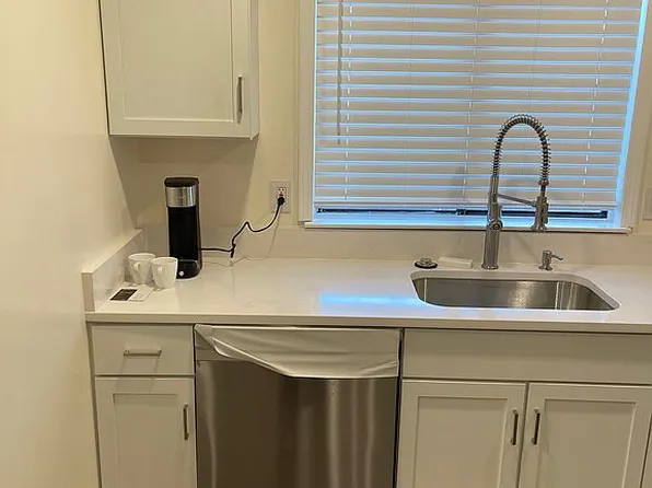 22221 Indian Creek Dr #1, Farmington Hills, MI 48335