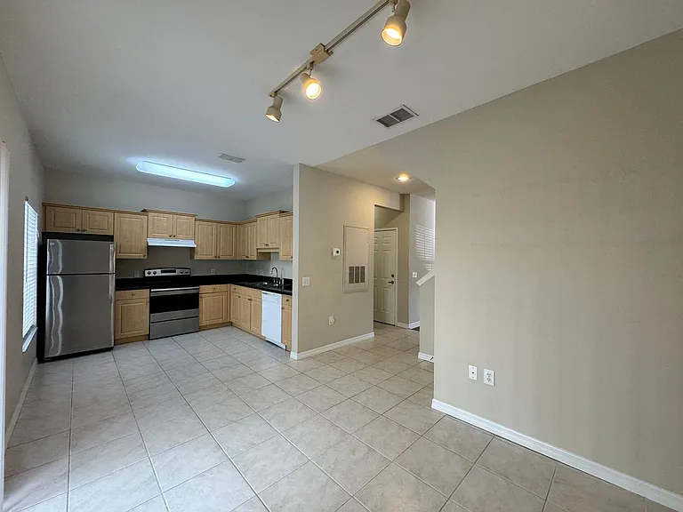 7750 Plantation Cir — Photo 22
