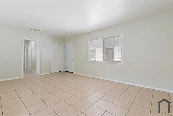 400 E Lancaster Blvd — Photo 1
