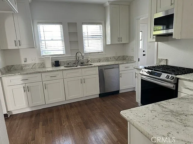 1054 N Euclid Ave — Photo 14
