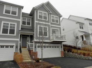 290 Hickory Ln, South Elgin, IL 60177