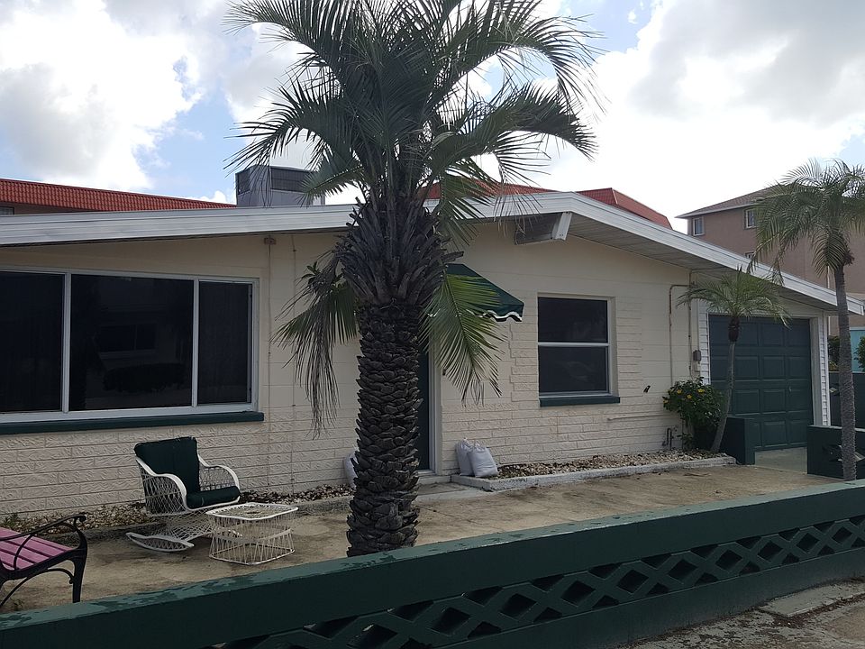 low maintenance home 3 houses from the beach!