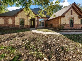 101 Coral View Ct, Azle, TX 76020