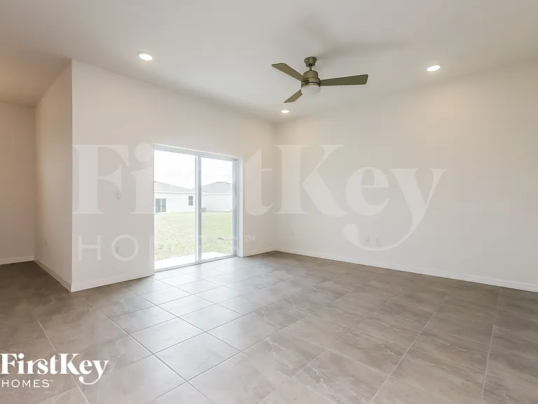 527 Crown Rose Dr — Photo 2