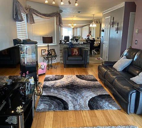 4th image of 444 Ogorman Ave