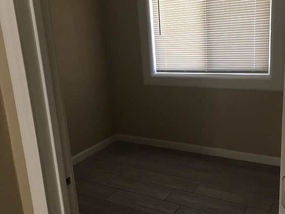 4th image of 1402 E Dana Ave #B