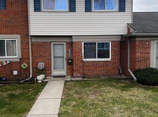 25719 Salem Ct #69, Roseville, MI 48066