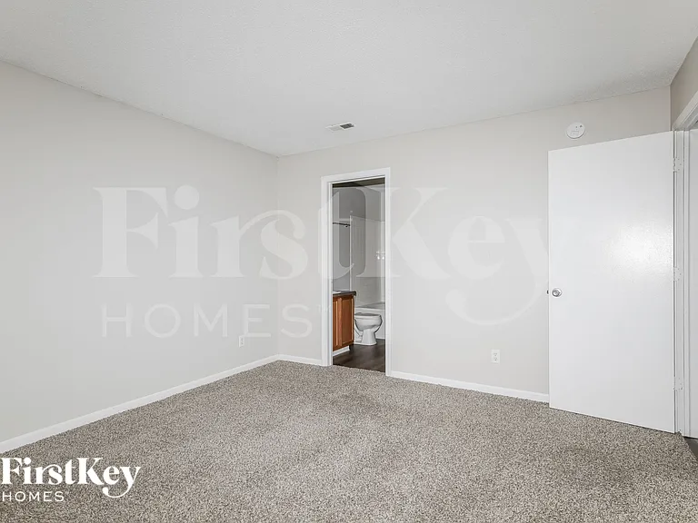 10605 Glenayr Dr — Photo 12