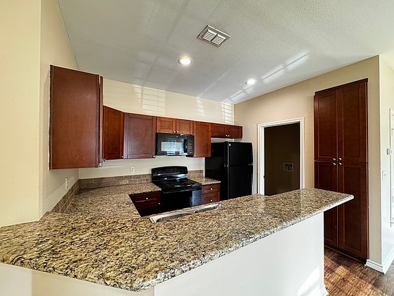 4th image of 1445 N Hill St #106