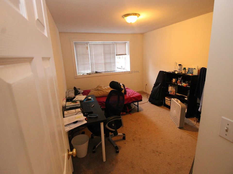 2nd image of 11 Embassy Rd #291