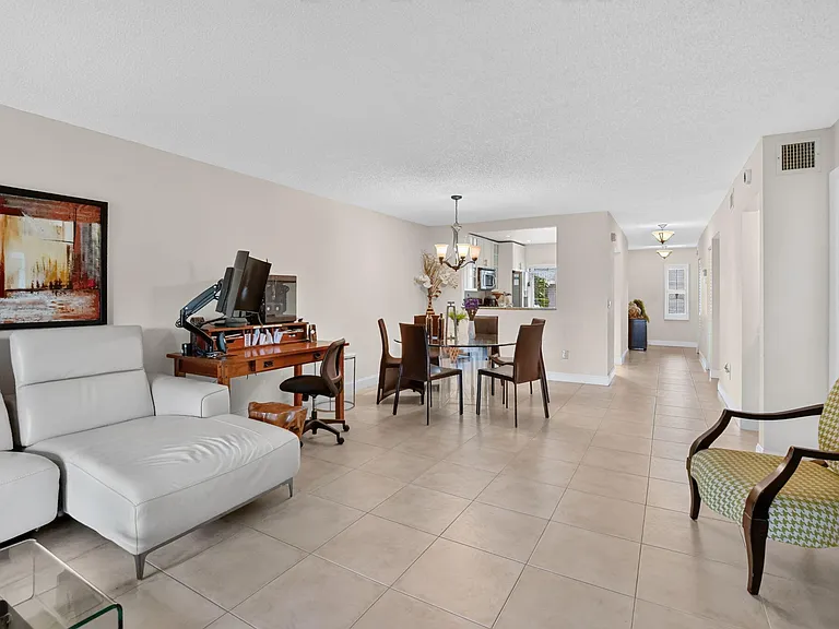 21211 Lago Cir #C — Photo 15