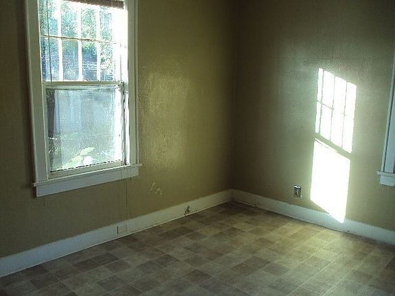 3rd image of 2604 Seymour Ave