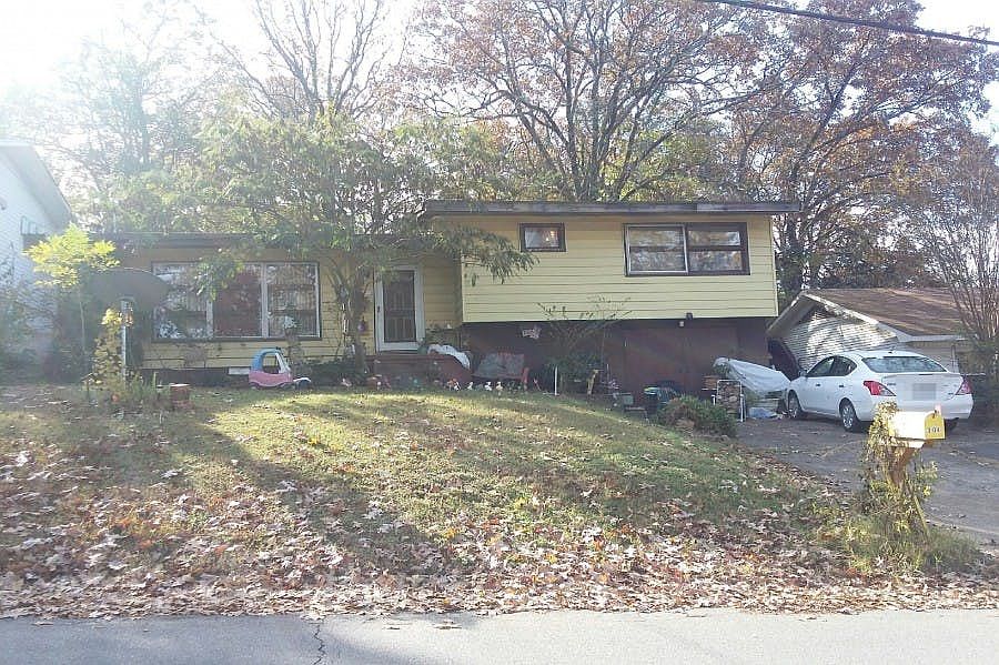 1st image of 304 W 35th St