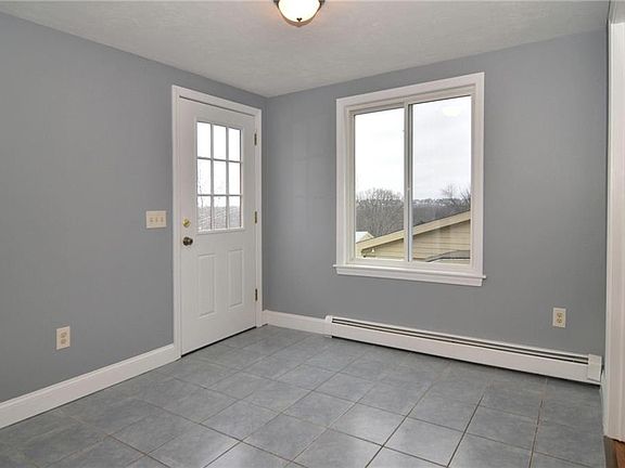 5th image of 210 Holland St