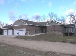 2 Stanton Dr, Riceville, IA 50466