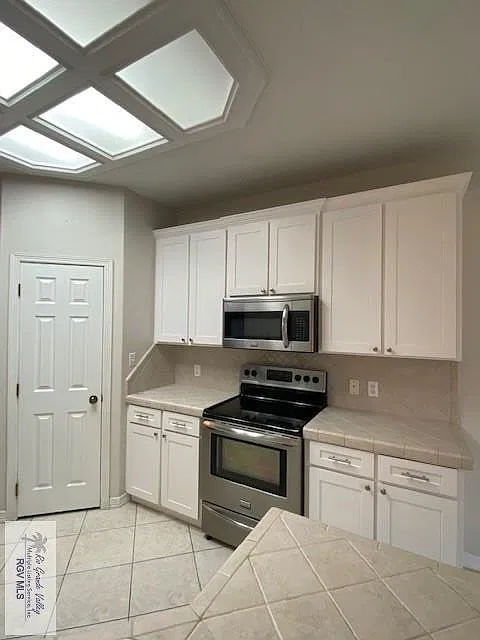 4 bed, 2.0 bath, 1987 sqft, $2,150 — Photo 4