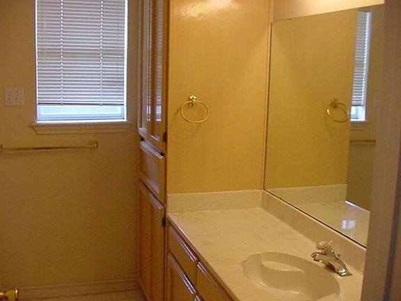 5th image of 4205 Aspen Grove Dr