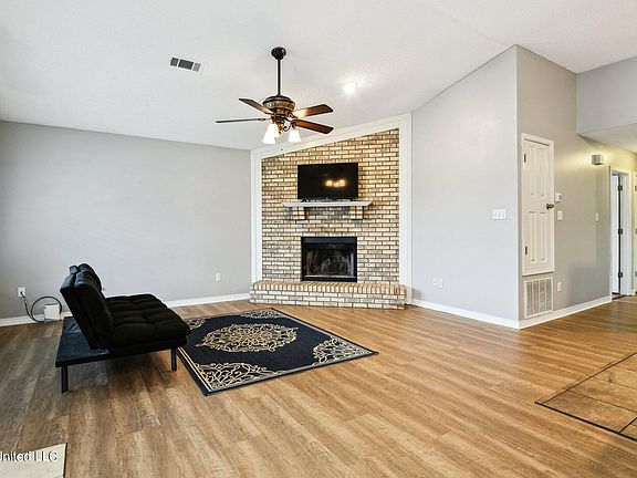 3rd image of 504 Woodward Dr
