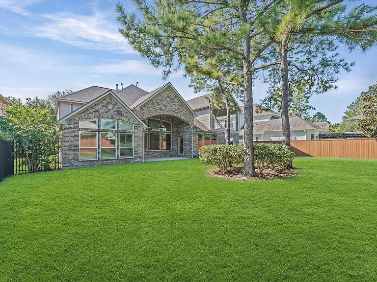7 N Beech Springs Cir — Photo 40