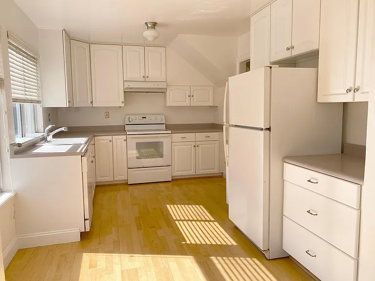 969 E Grant Pl — Photo 4