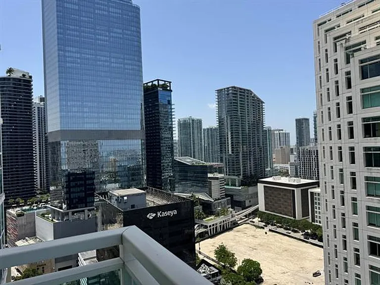950 Brickell Bay Dr #CU-2802 — Photo 3