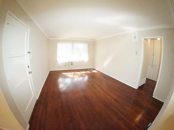 5th image of 5706 Hazeltine Ave