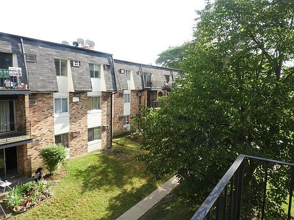 3rd image of 10 E Dundee Quarter Dr #308