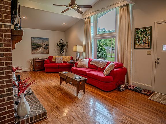 4th image of 107 Mansion Dr
