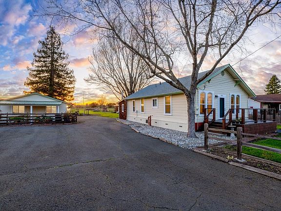 2nd image of 3475 Primrose Avenue