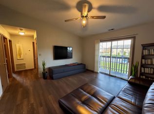 886 Regent Dr #886-1, Dekalb, IL 60115