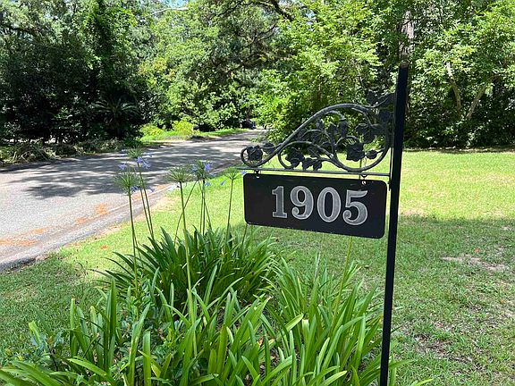 3rd image of 1905 Sunset Ln
