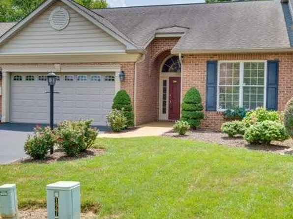 46 Ambler Ln, Falling Waters, WV 25419