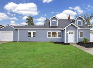 2 Knoll Ln, Levittown, NY 11756