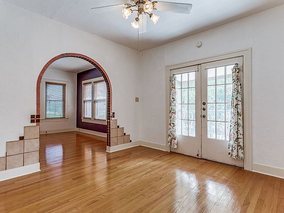 3rd image of 526 Pershing Ave Unit B